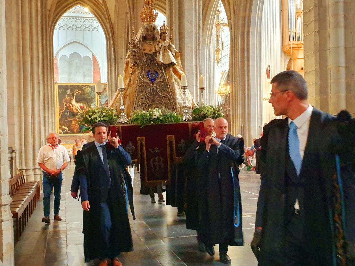 Maria Hemelvaartprocessie in de Onze-Lieve-Vrouwe-kathedraal van Antwerpen