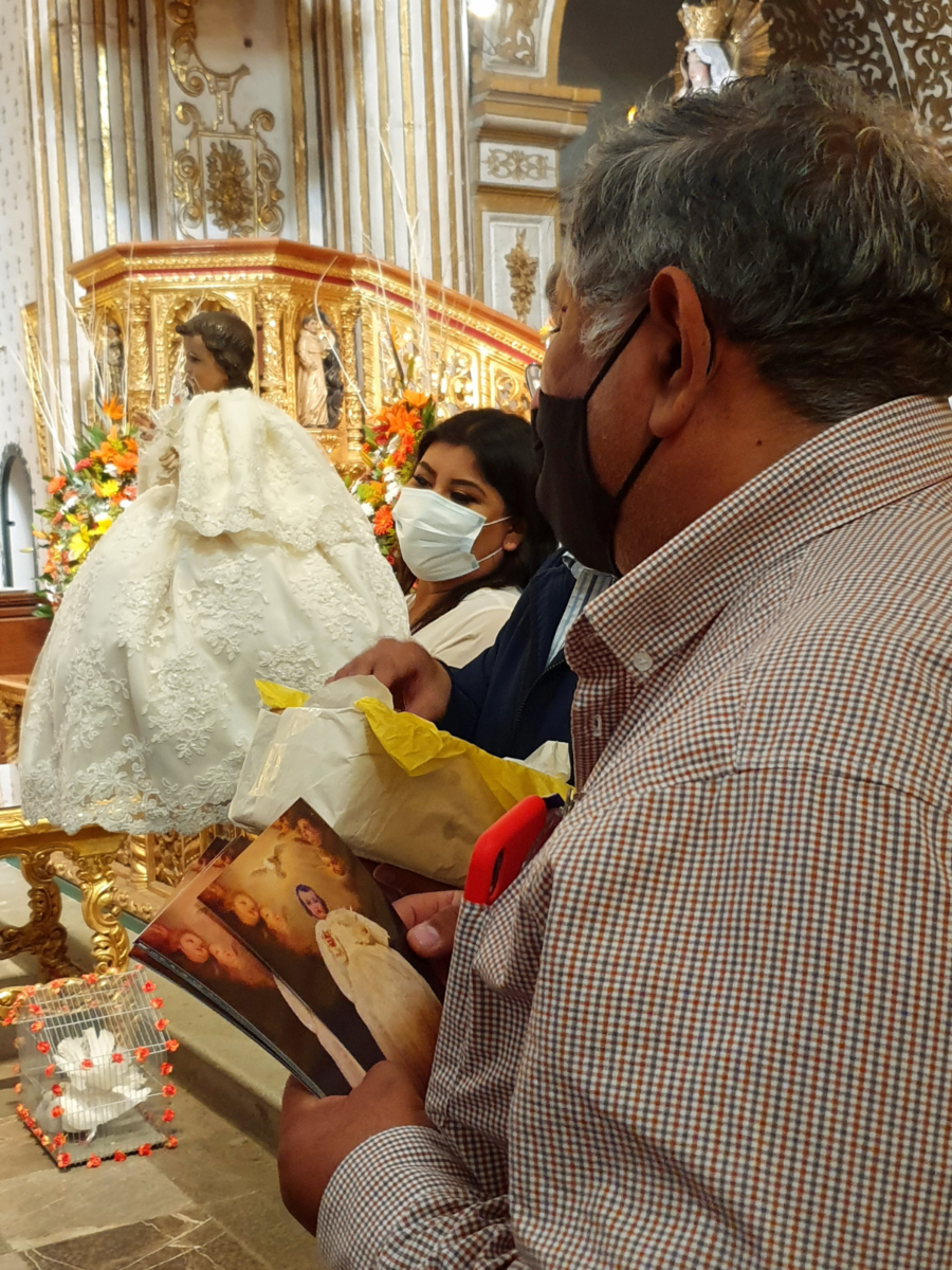 Rituele peetouders van de Niño Dios 2022 in de Santo Domingo de Guzmán-kerk in Oaxaca